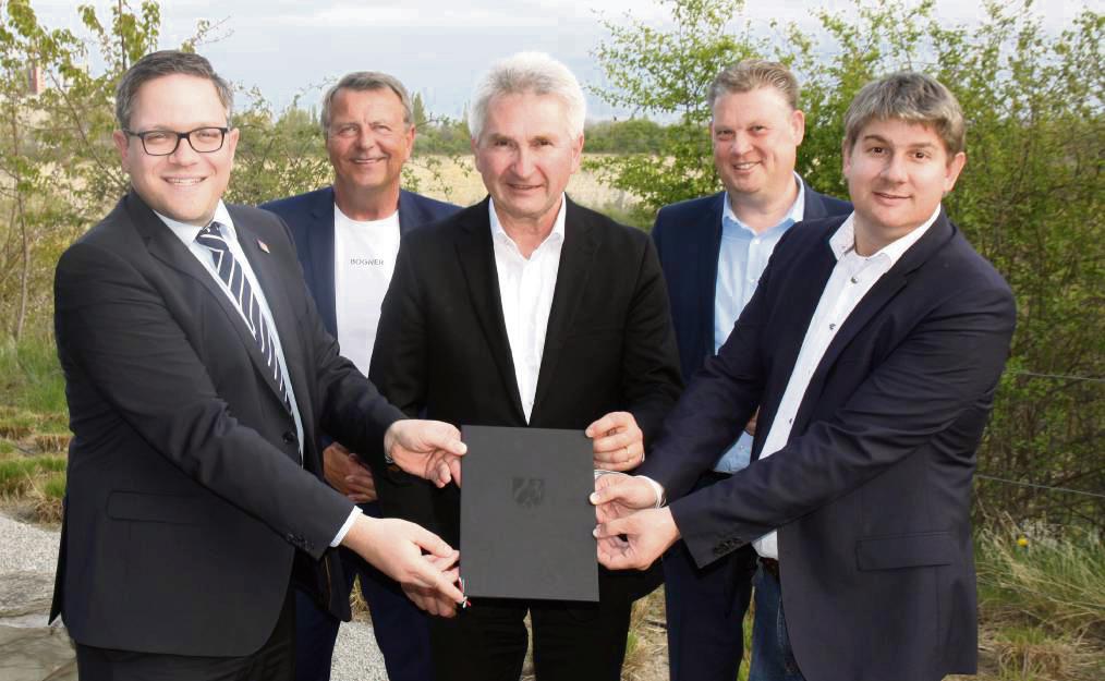 Erwittes Bürgermeister Hendrik Henneböhl, Christof Rasche, Wirtschaftsminister Andreas Pinkwart, Jörg Blöming und Gesekes Bürgermeister Remco van der Velden