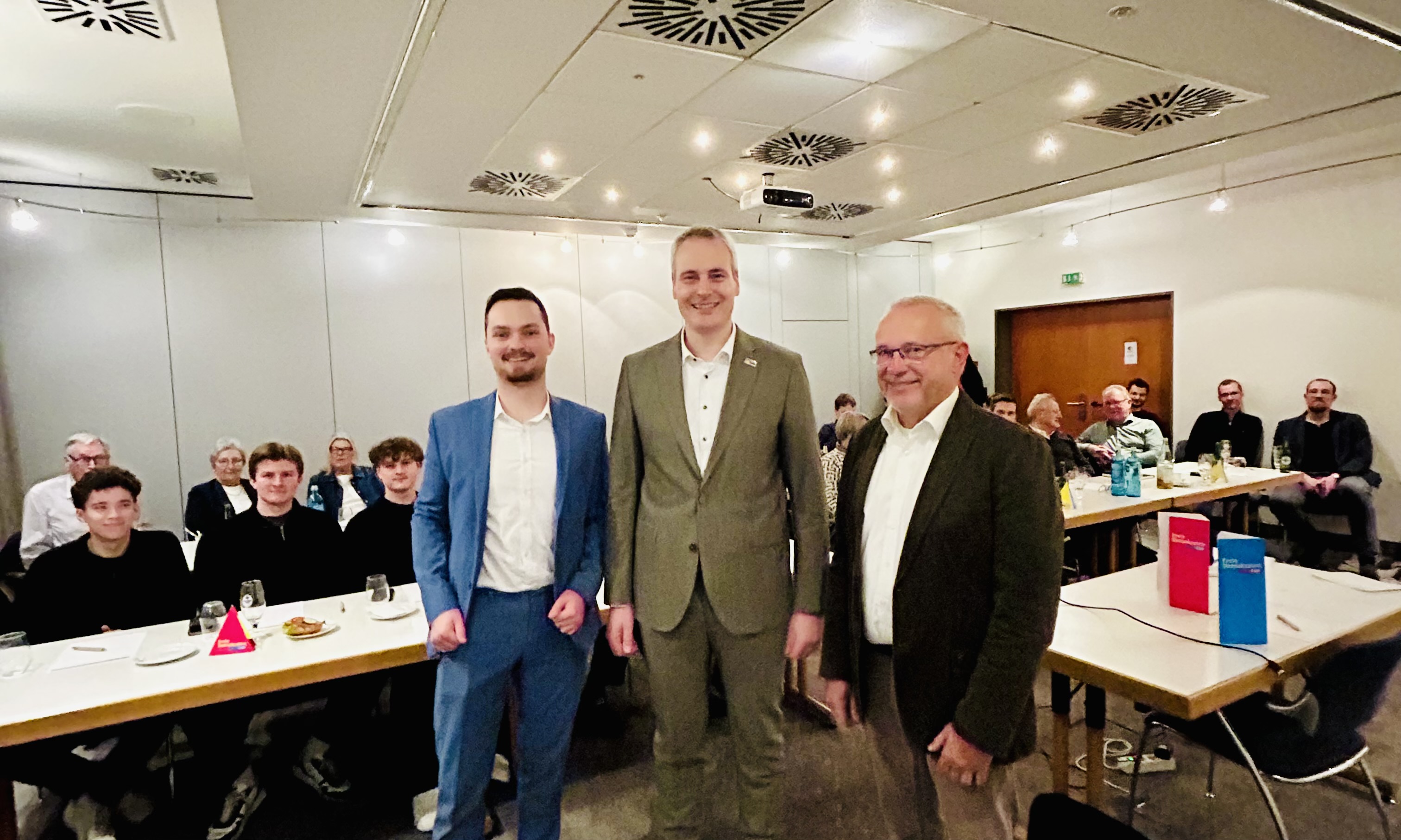 v.l.: Fabian Griewel, Bürgermeister Alexander Tschense und Jürg Haseloff, FDP Franktionsvorsitzender