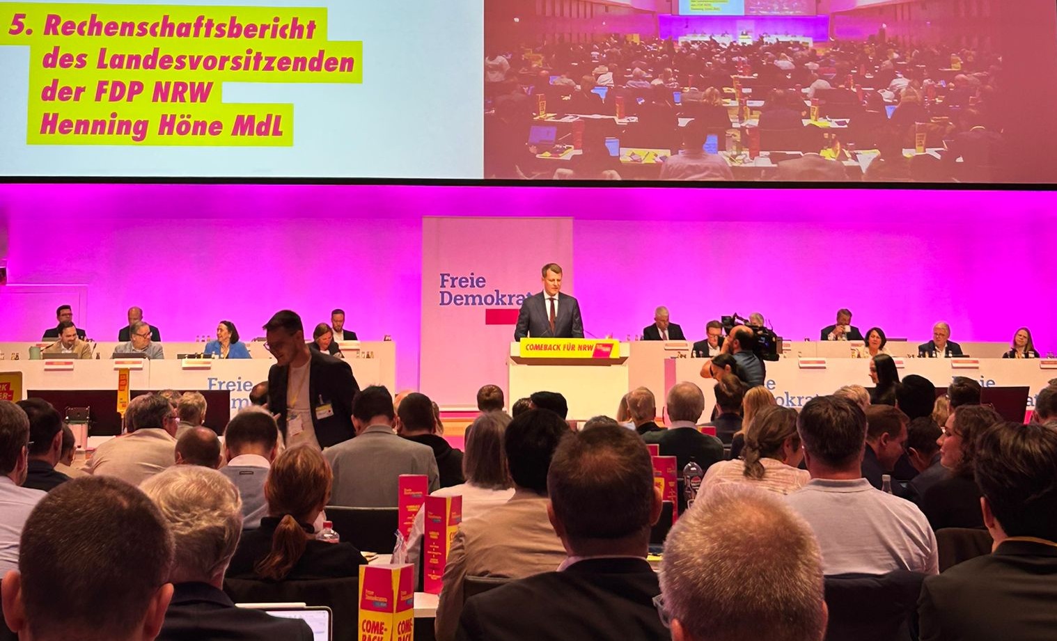 Volles Haus in der Mercatorhalle: 400 Delegierte kamen nach Duisburg