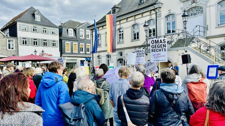 Omas gegen Rechts